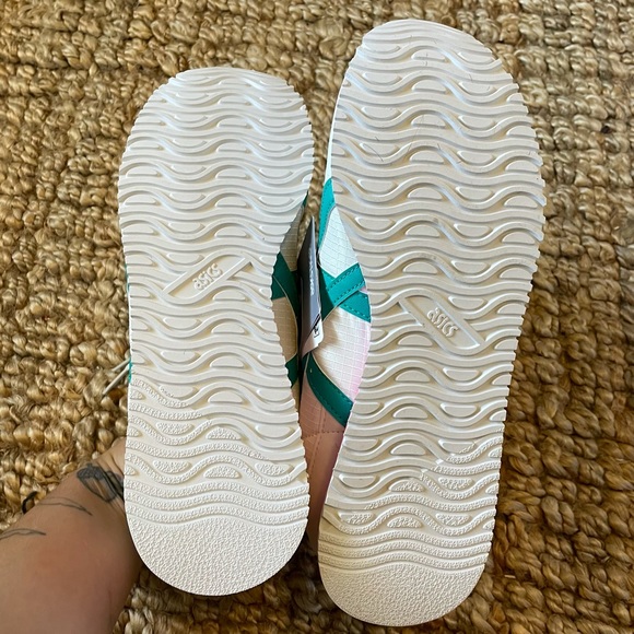 Sold 💔ASICS tiger sneaker - Picture 3 of 3